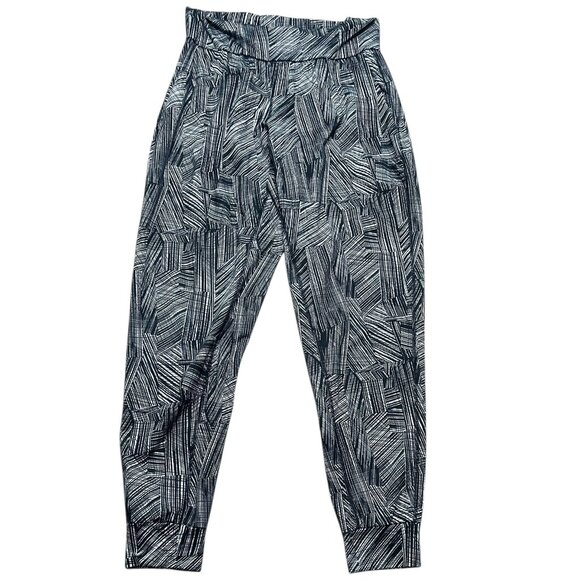 Under Armour Pants - Under Armour Pants Womens Size XL Black White Abstract Jogger Style